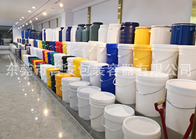 空姐中国美女操逼网站吉安容器一楼涂料桶、机油桶展区